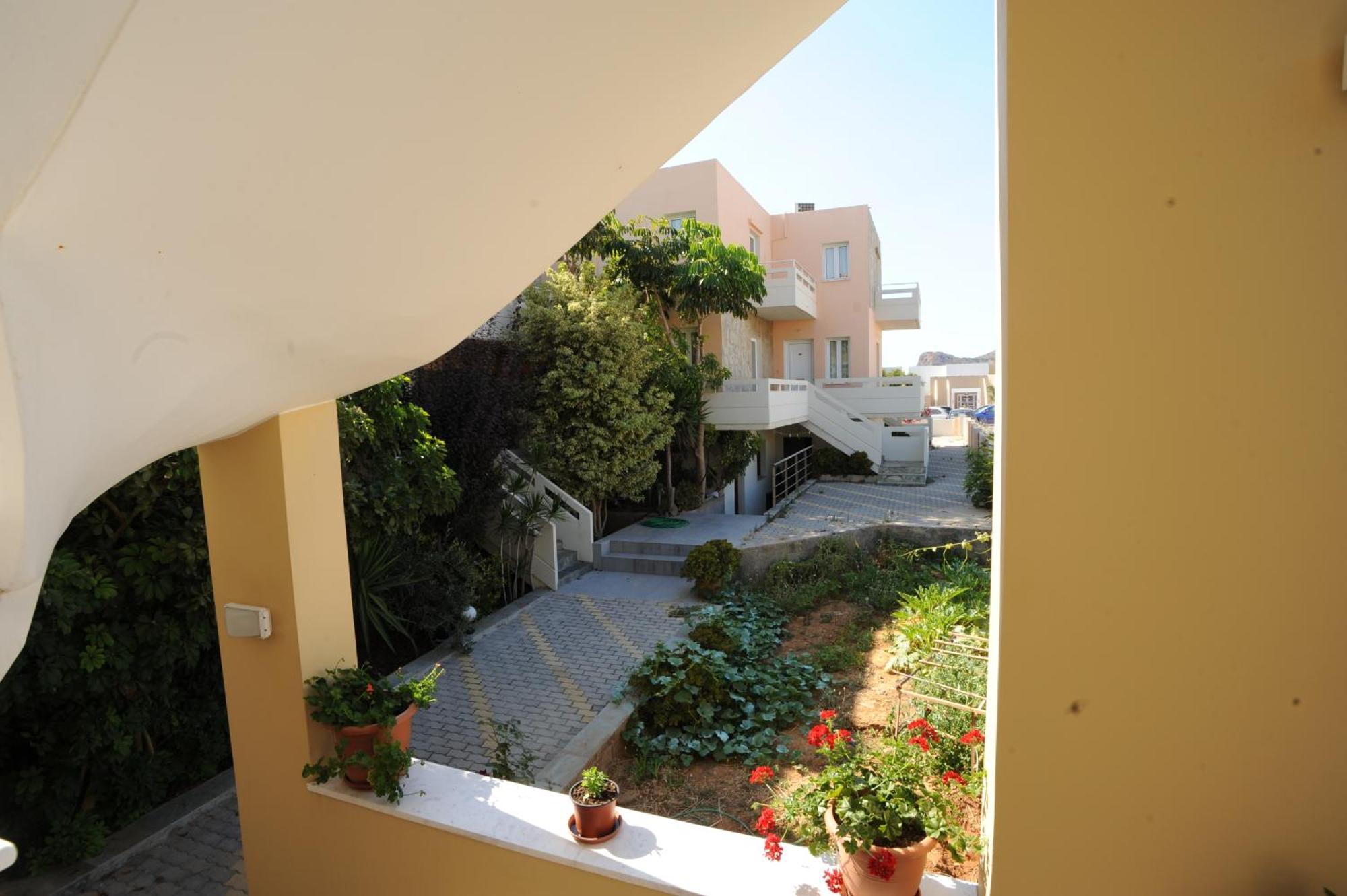 Aparthotel Georgina à Agia Marina Extérieur photo
