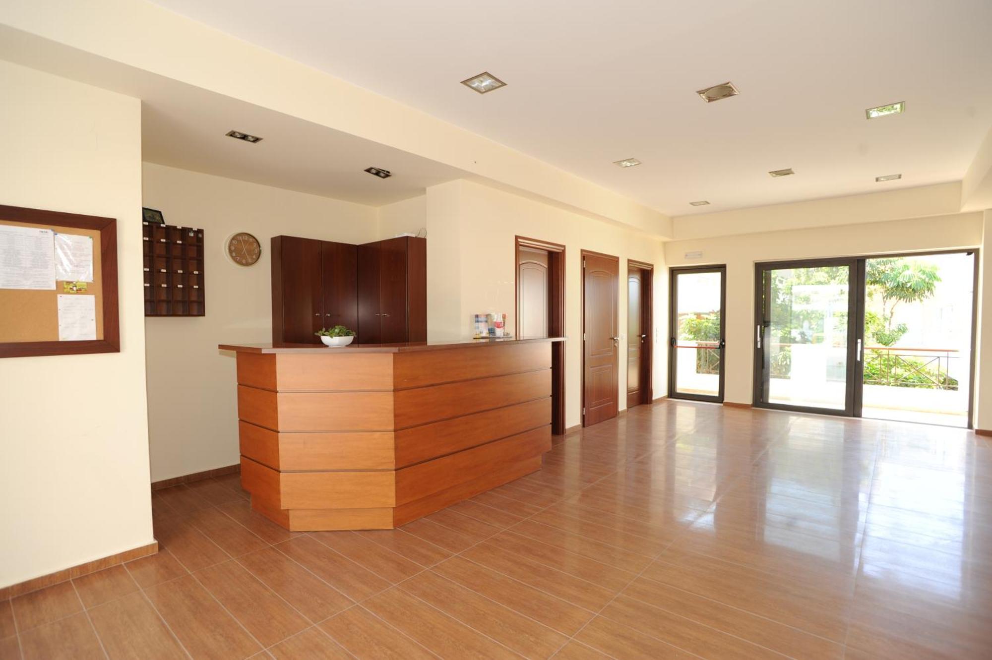 Aparthotel Georgina à Agia Marina Extérieur photo