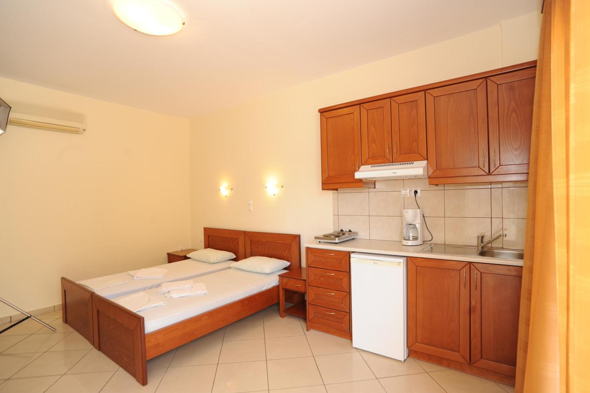 Aparthotel Georgina à Agia Marina Extérieur photo