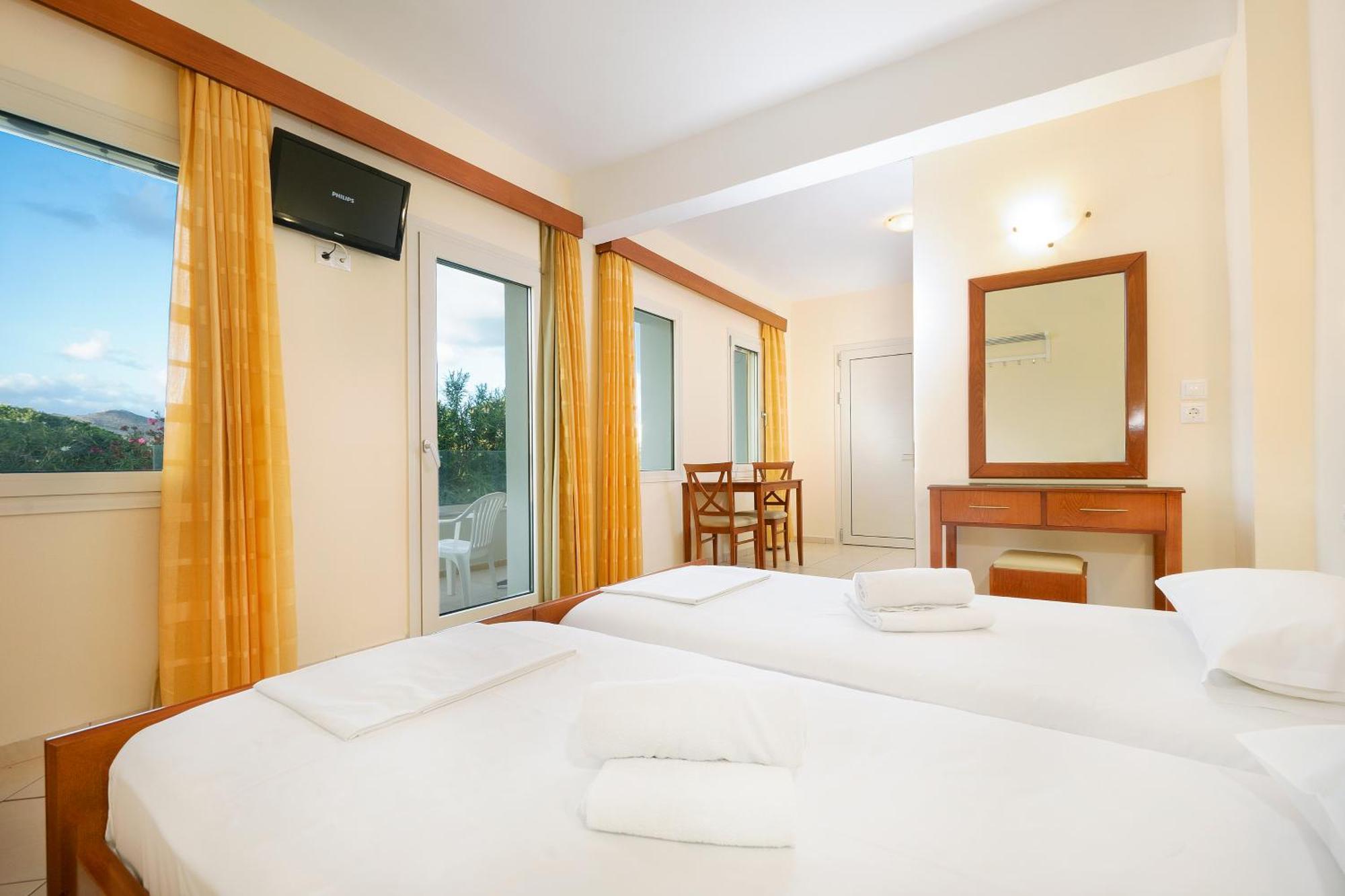 Aparthotel Georgina à Agia Marina Extérieur photo