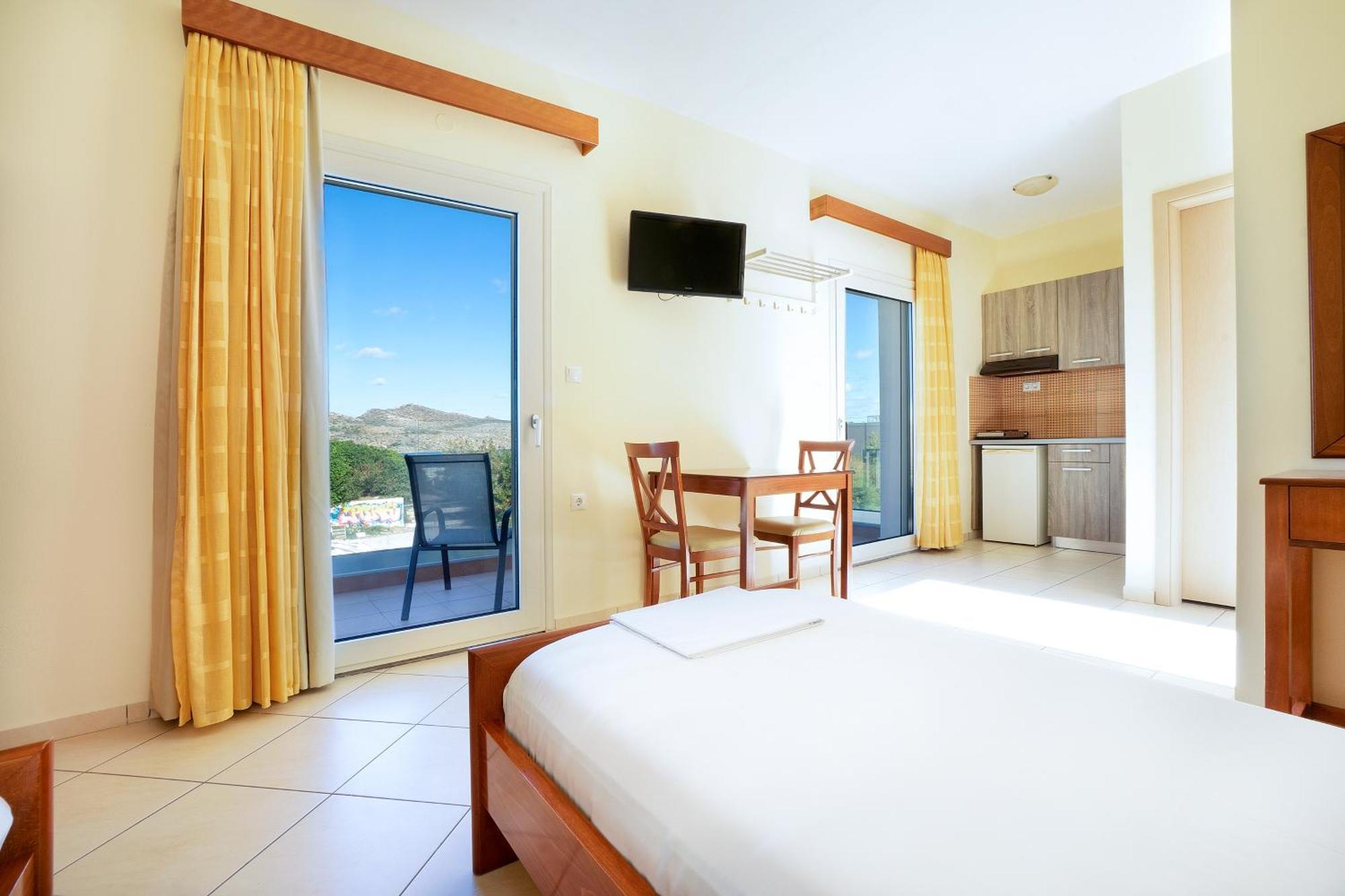 Aparthotel Georgina à Agia Marina Extérieur photo