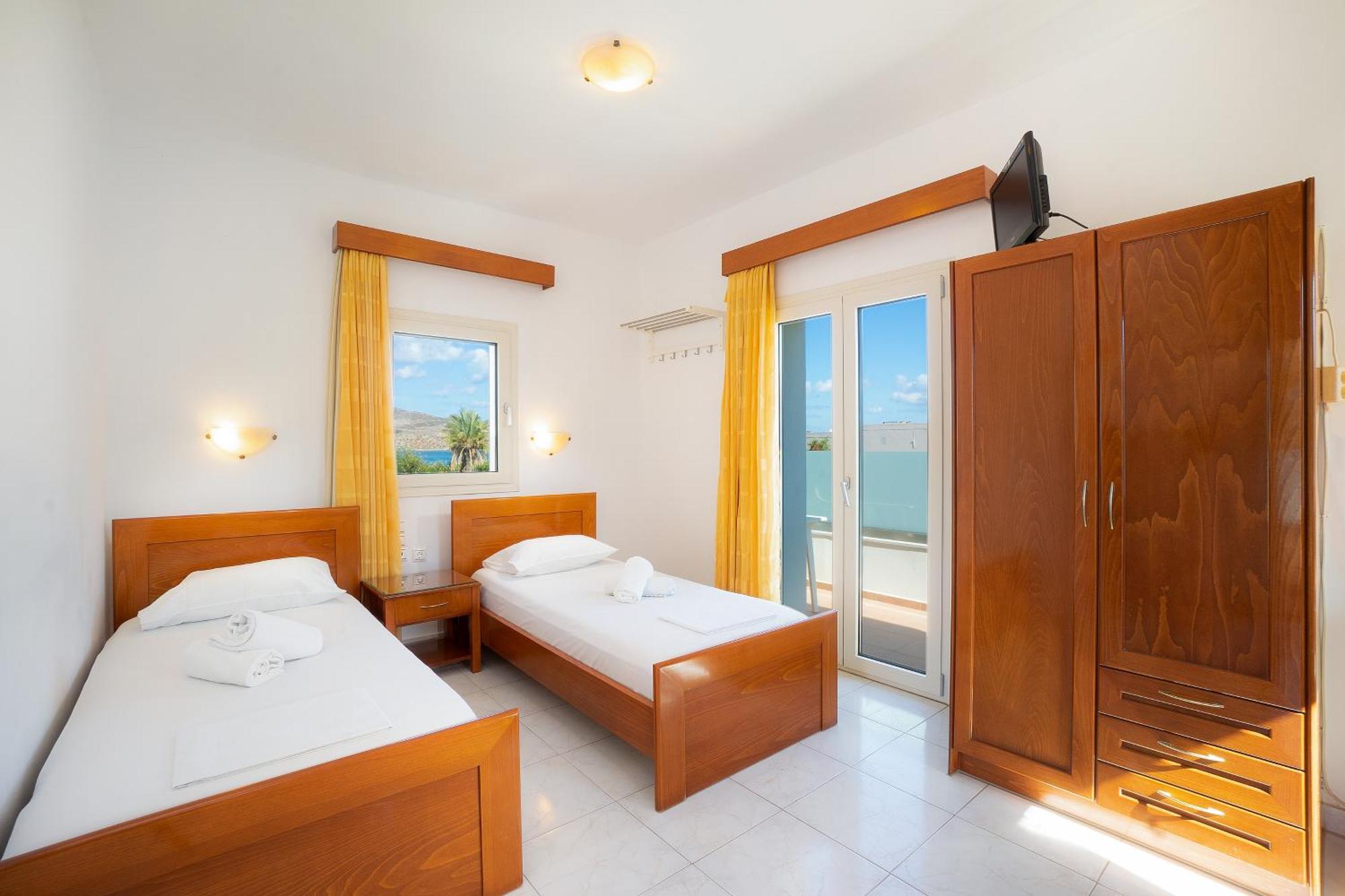 Aparthotel Georgina à Agia Marina Extérieur photo