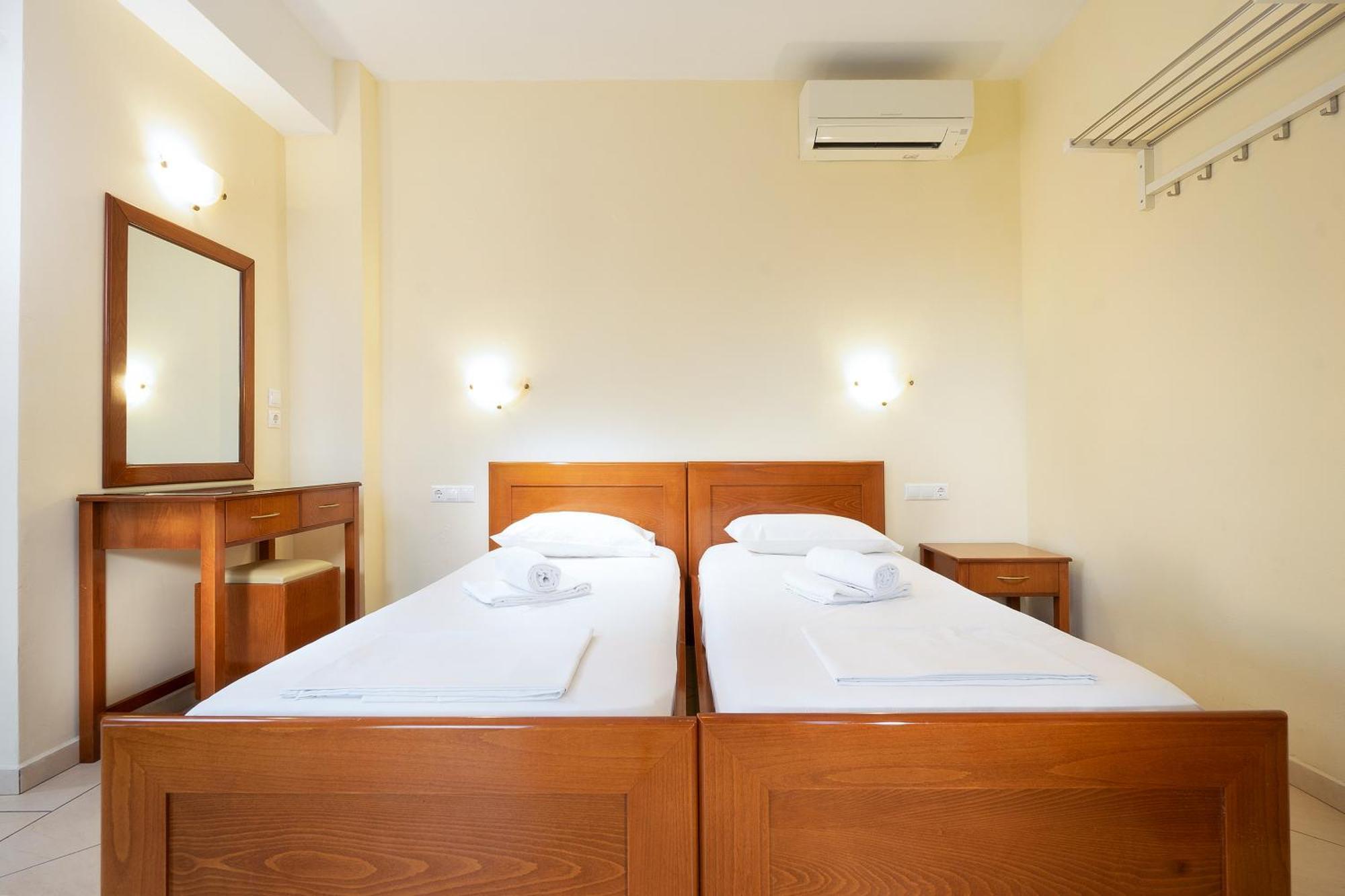 Aparthotel Georgina à Agia Marina Extérieur photo