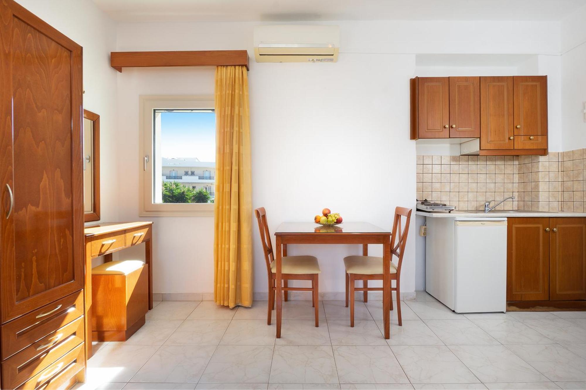 Aparthotel Georgina à Agia Marina Extérieur photo