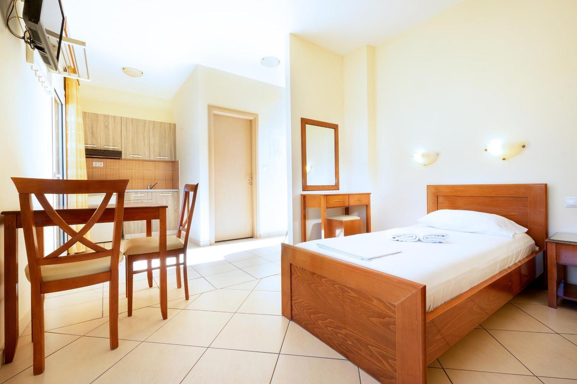 Aparthotel Georgina à Agia Marina Extérieur photo