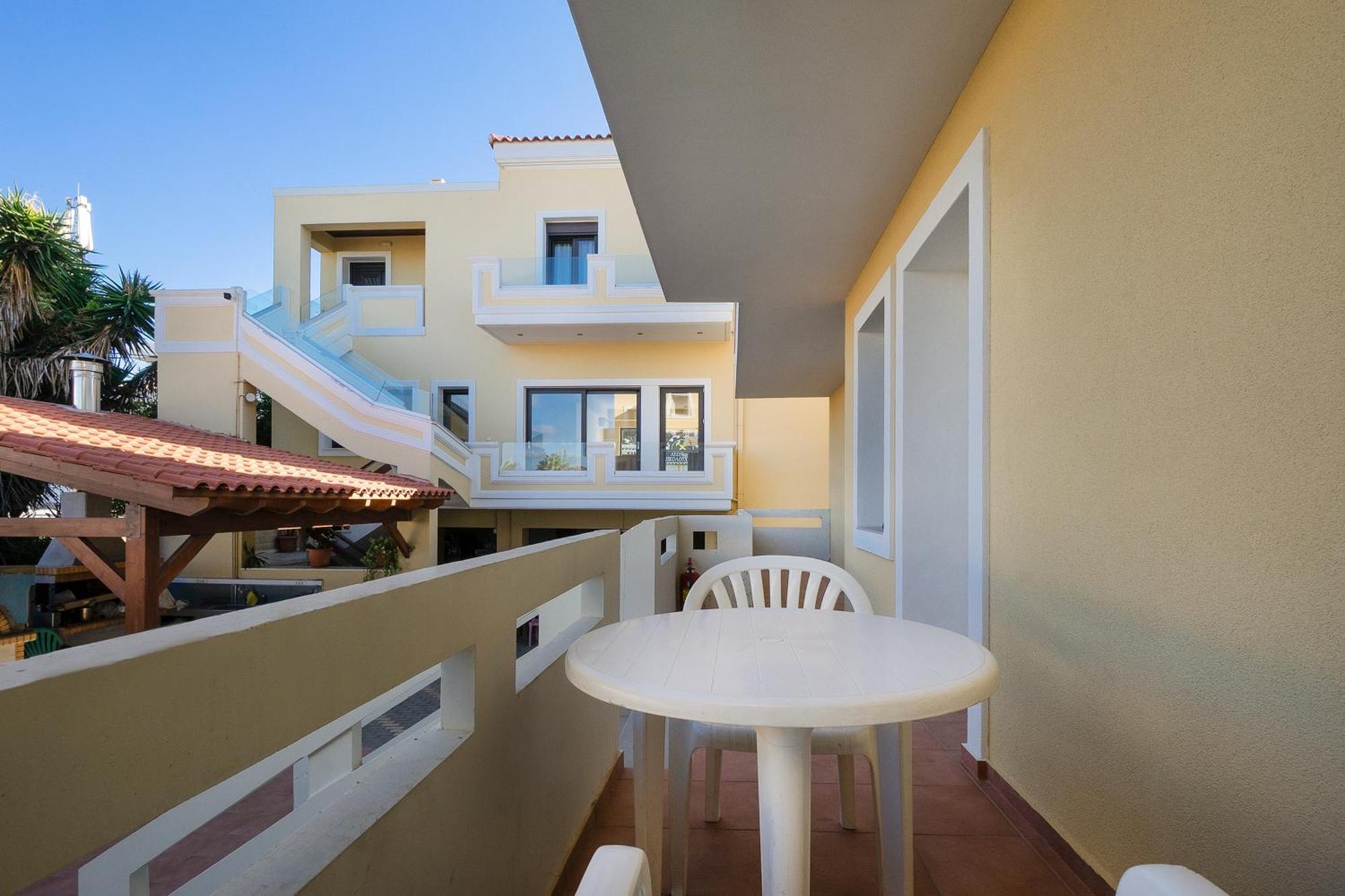 Aparthotel Georgina à Agia Marina Extérieur photo