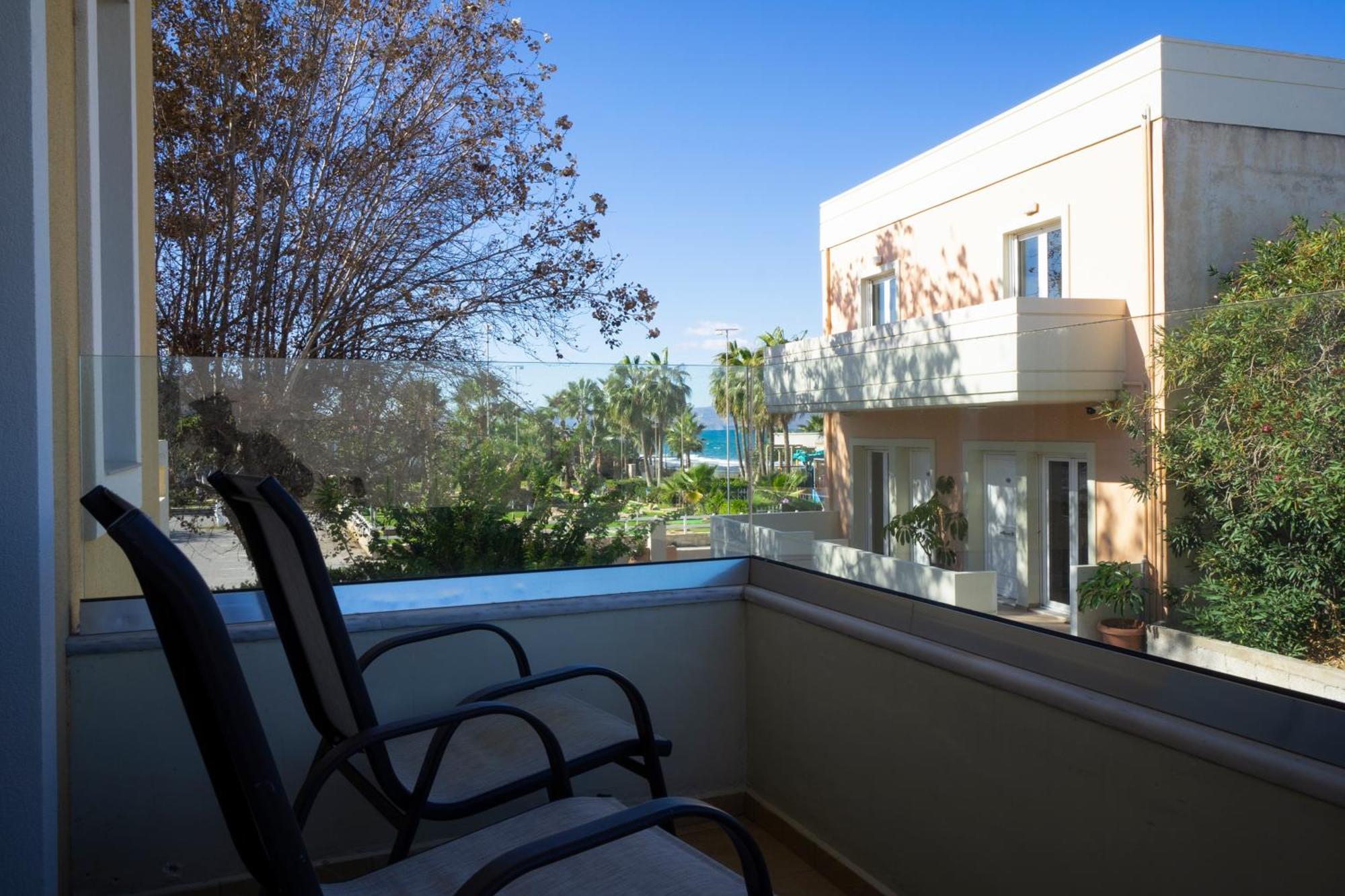 Aparthotel Georgina à Agia Marina Extérieur photo