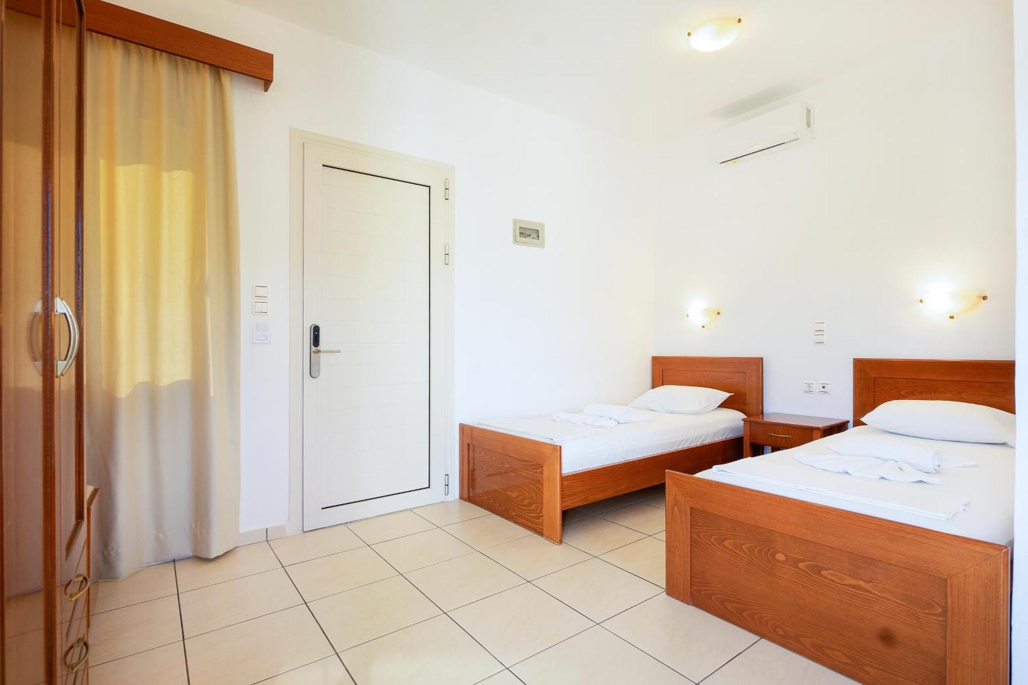Aparthotel Georgina à Agia Marina Extérieur photo