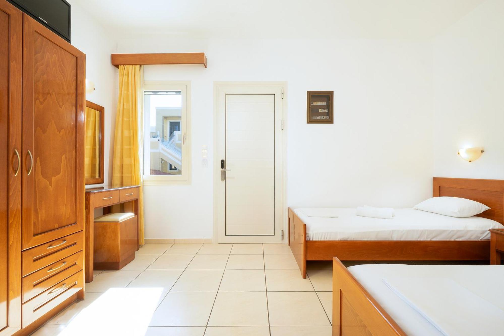 Aparthotel Georgina à Agia Marina Extérieur photo