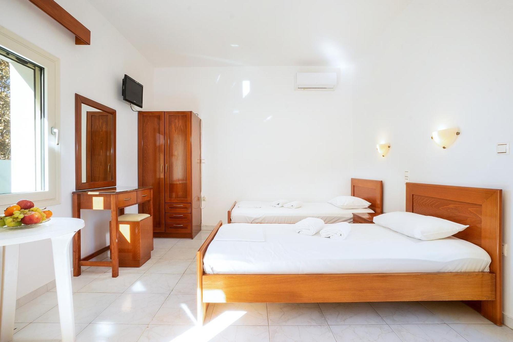 Aparthotel Georgina à Agia Marina Extérieur photo