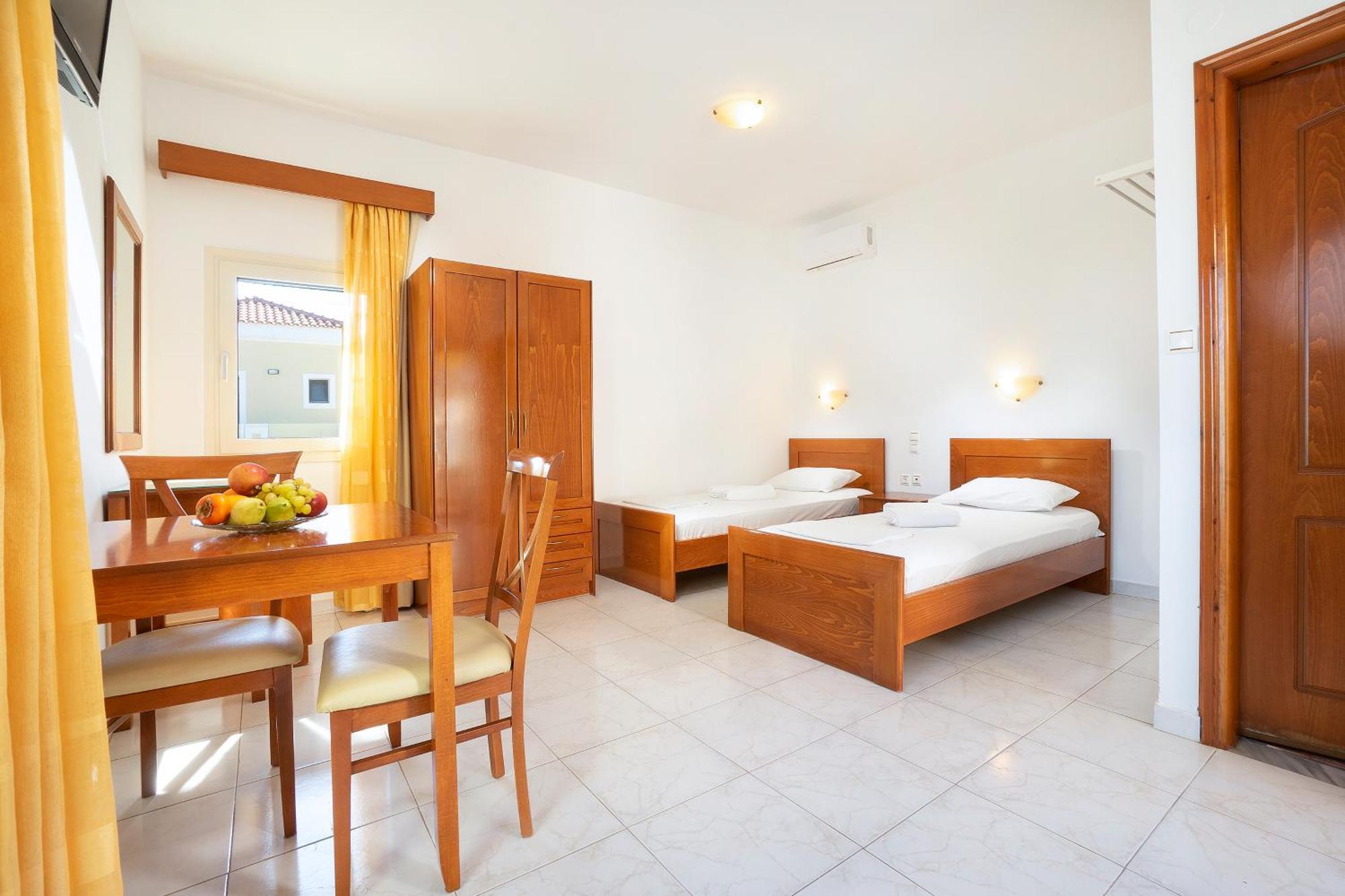 Aparthotel Georgina à Agia Marina Extérieur photo