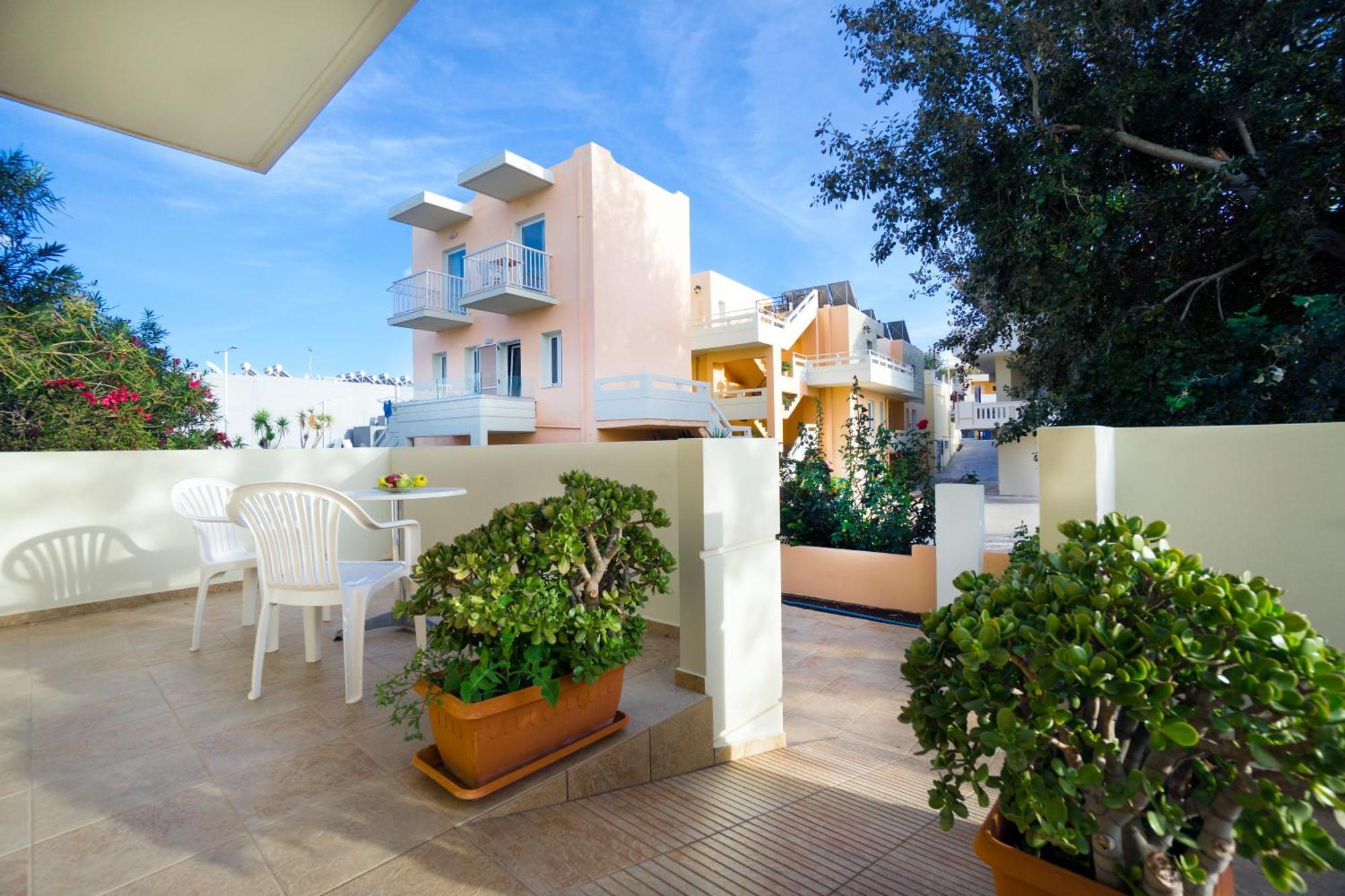 Aparthotel Georgina à Agia Marina Extérieur photo