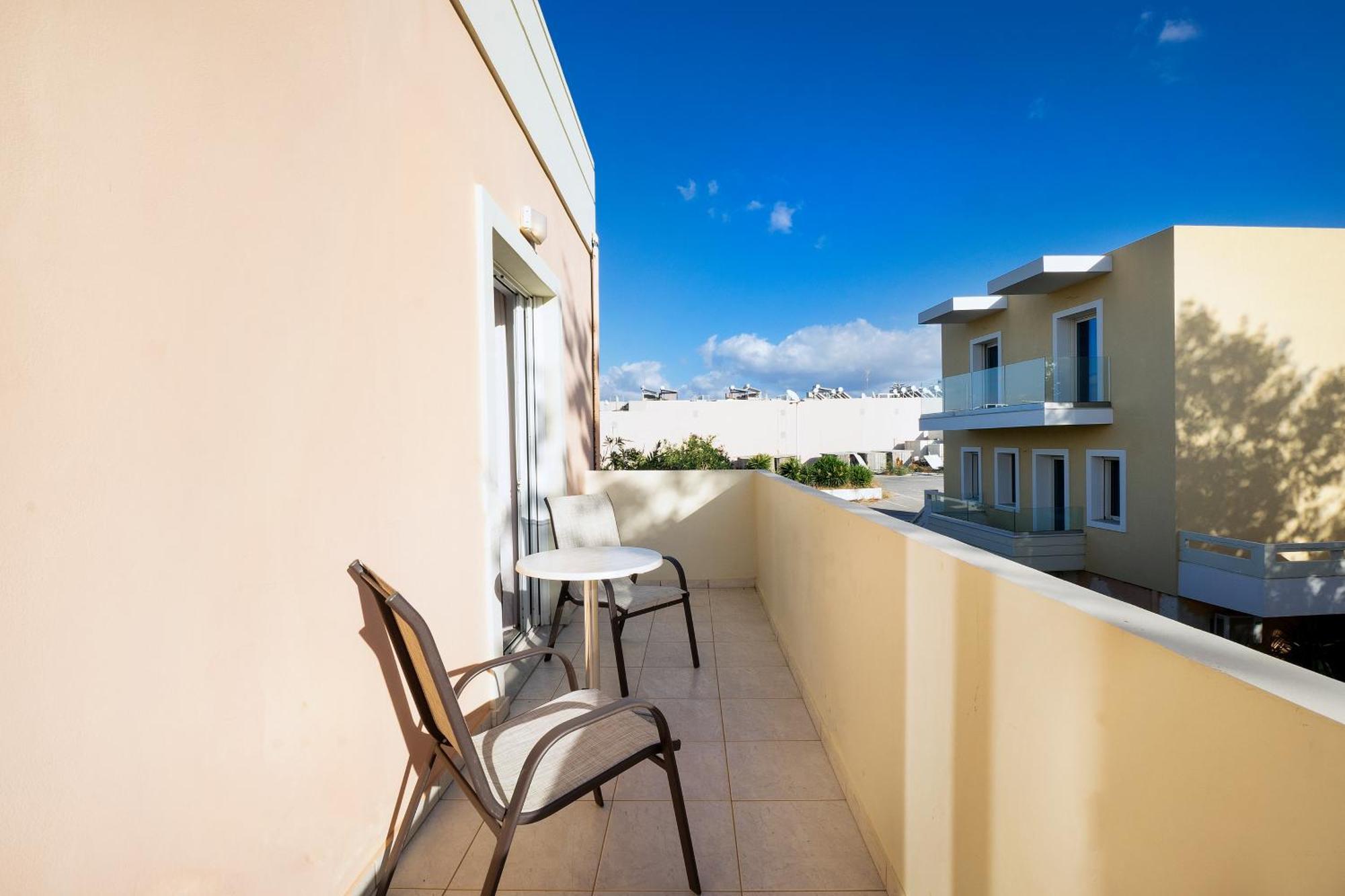 Aparthotel Georgina à Agia Marina Extérieur photo