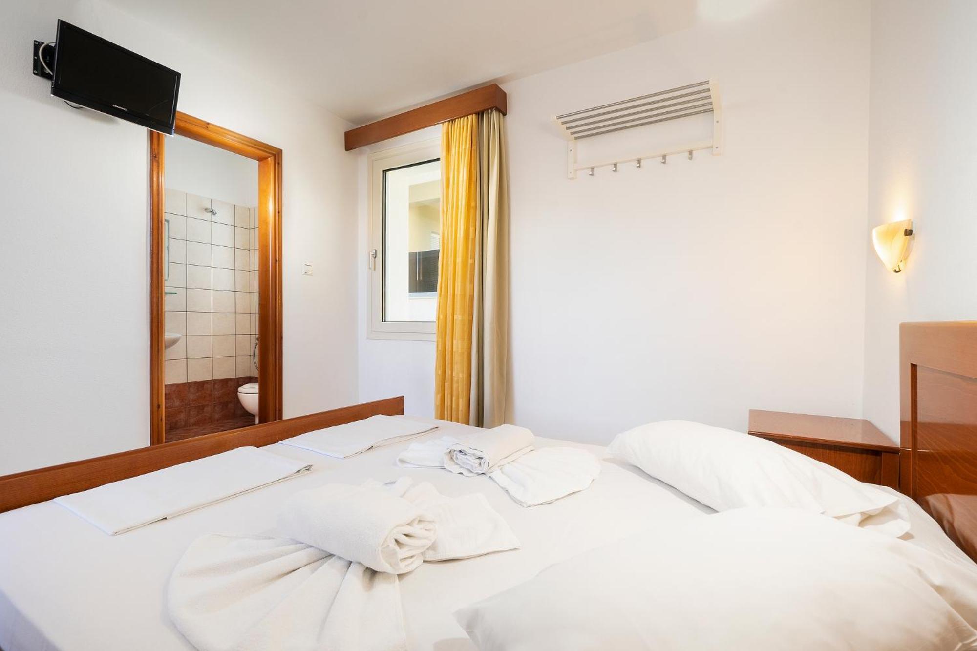 Aparthotel Georgina à Agia Marina Extérieur photo
