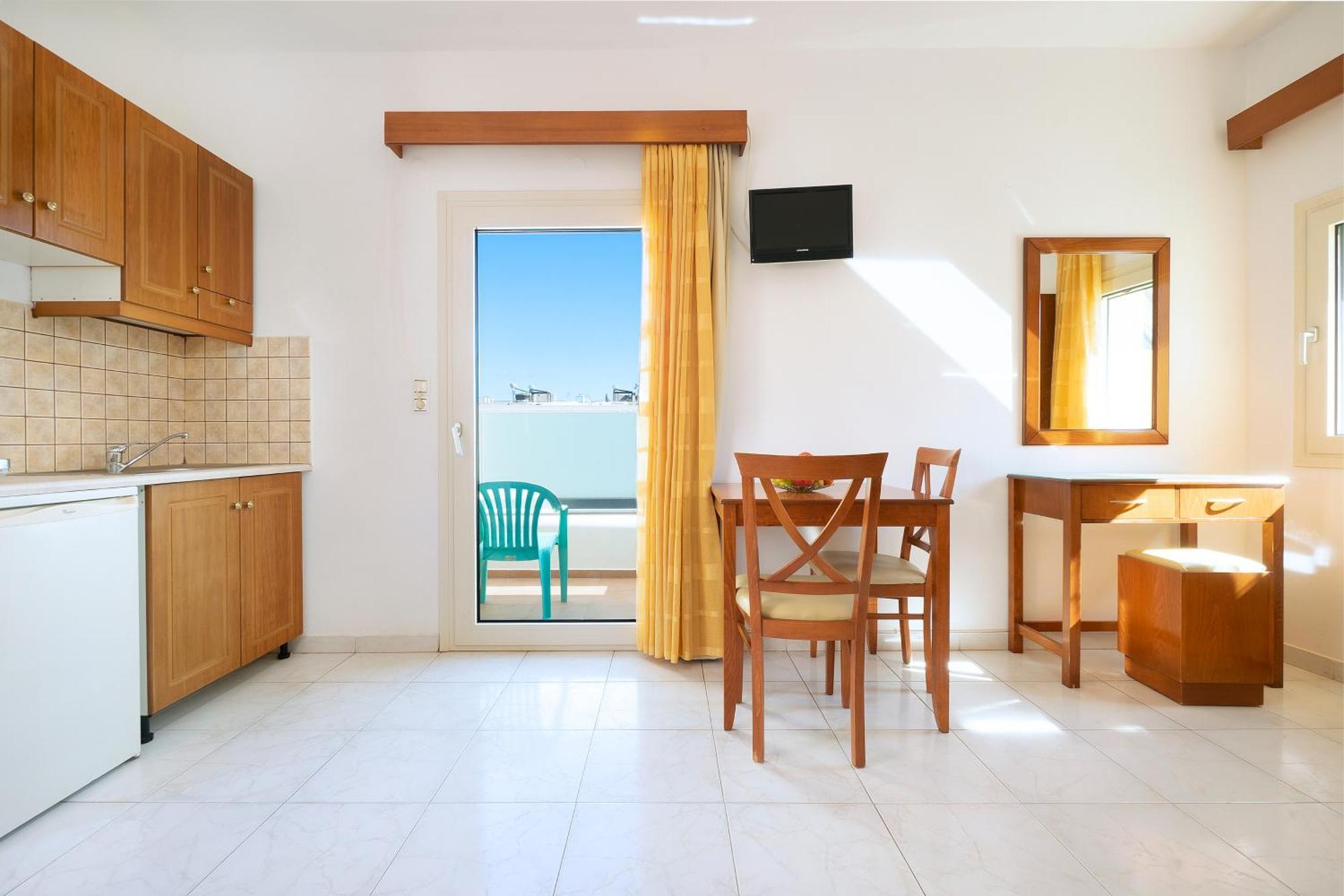Aparthotel Georgina à Agia Marina Extérieur photo