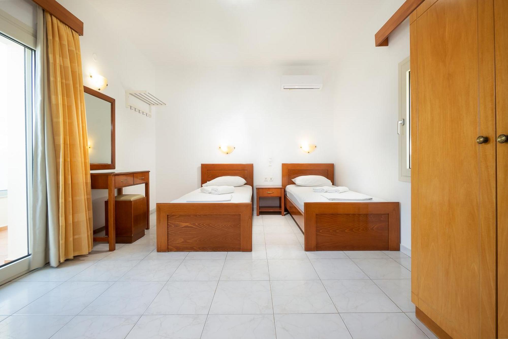 Aparthotel Georgina à Agia Marina Extérieur photo