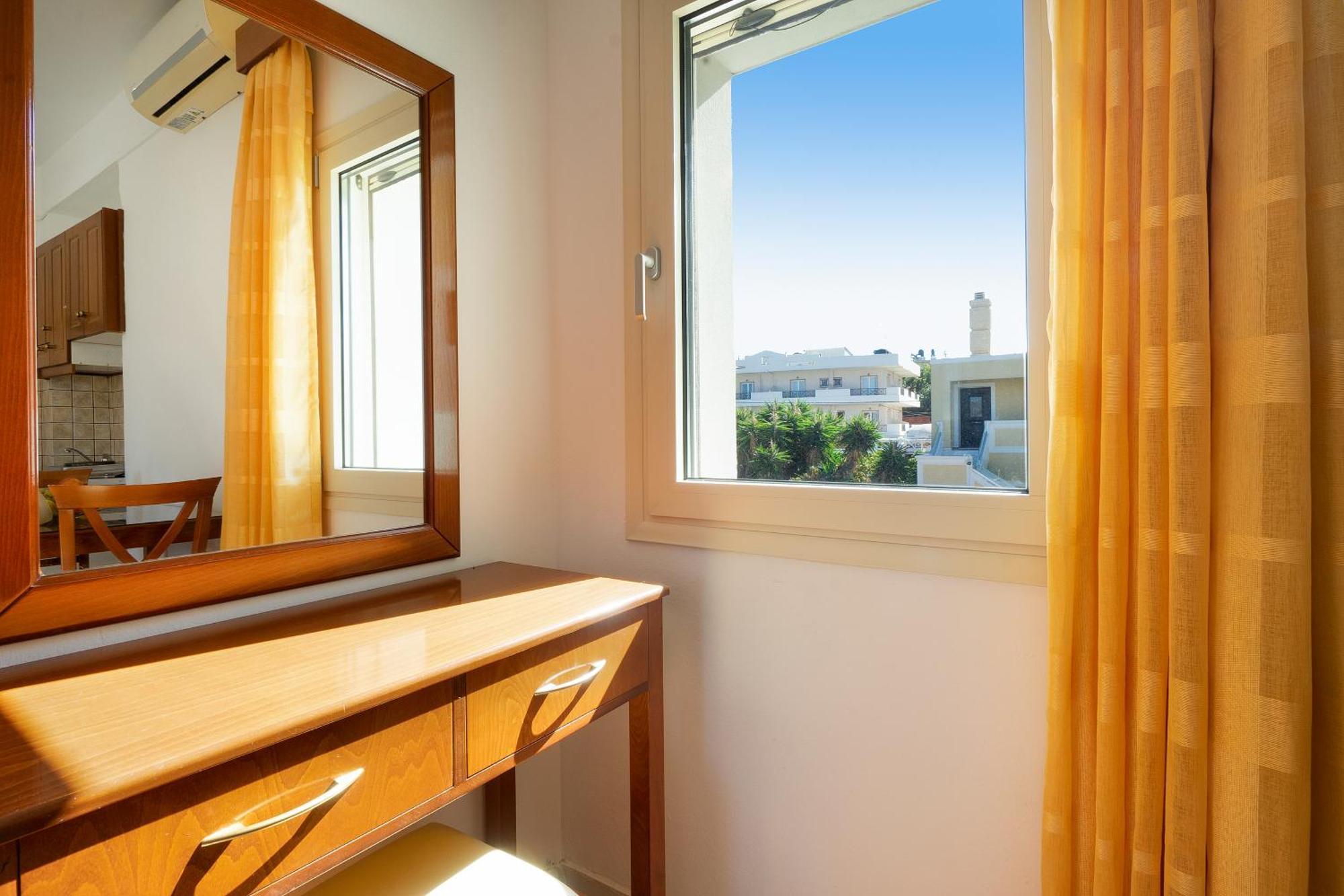 Aparthotel Georgina à Agia Marina Extérieur photo