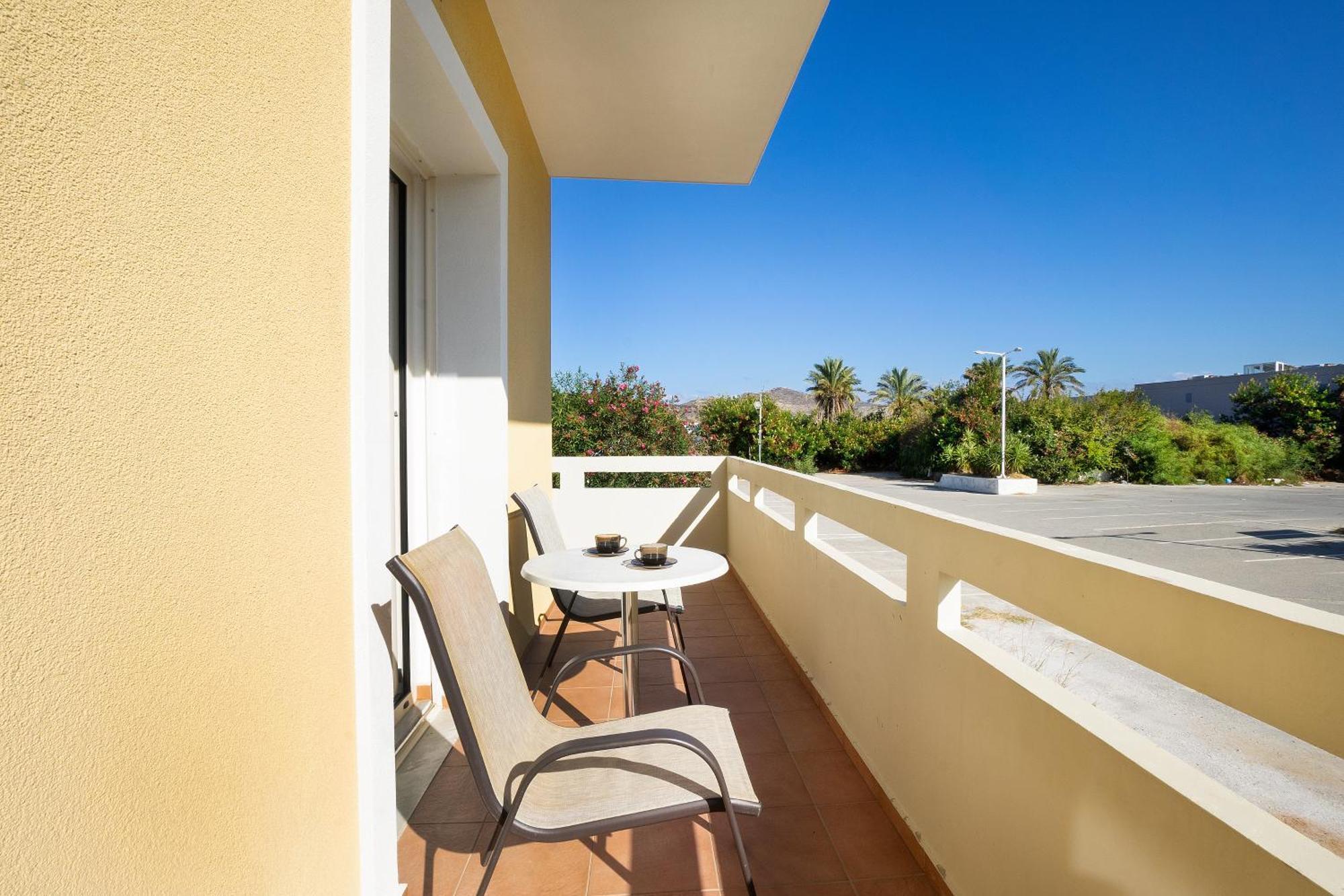 Aparthotel Georgina à Agia Marina Extérieur photo