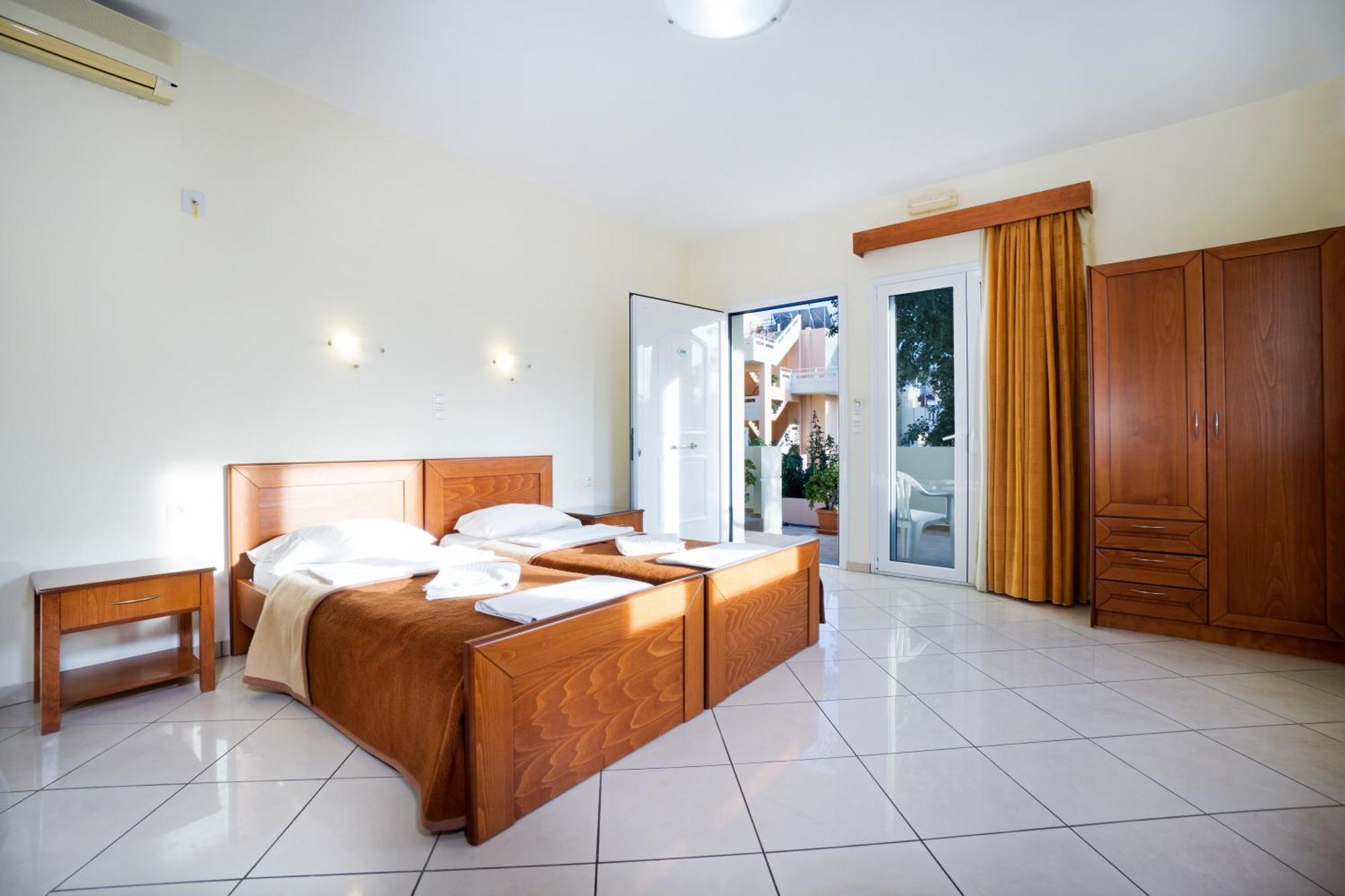 Aparthotel Georgina à Agia Marina Extérieur photo