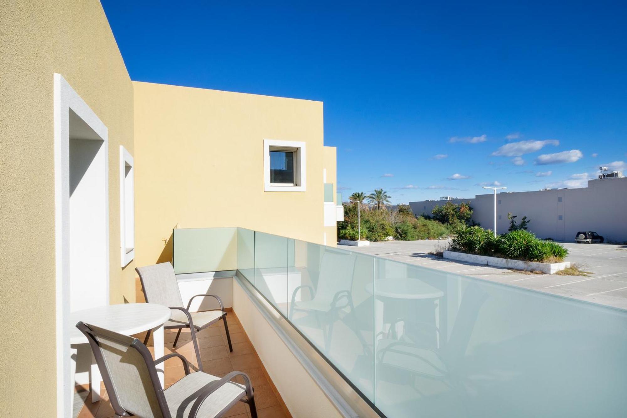 Aparthotel Georgina à Agia Marina Extérieur photo