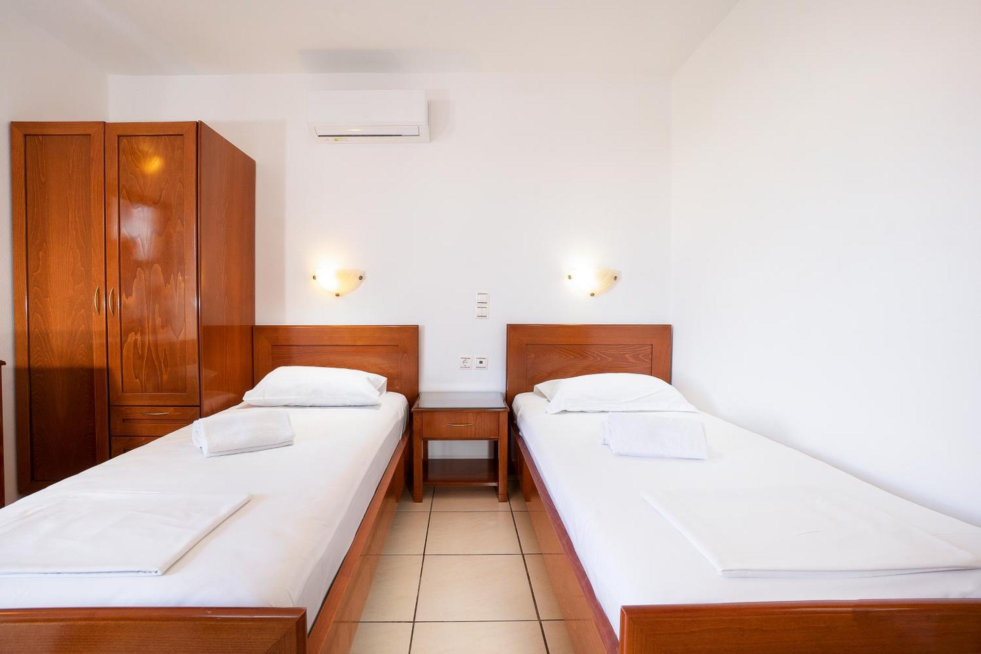Aparthotel Georgina à Agia Marina Extérieur photo
